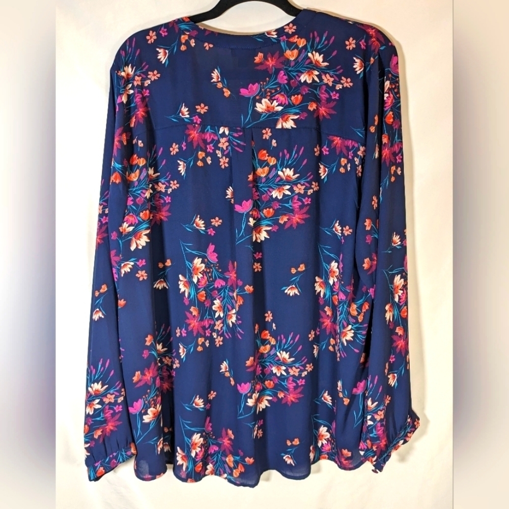 New With Tags Torrid Georgette Pintuck Button-Front Blue Floral Blouse Size 3X - Picture 4 of 13